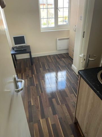 Studio Flat, Heather Gardens, NW11 - Photo 2