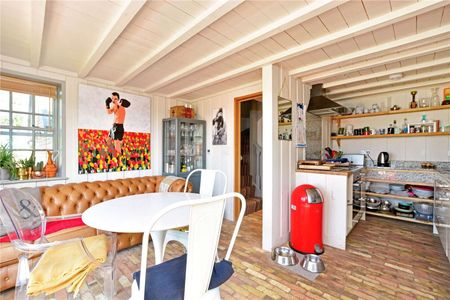 Fabulous Thatched Barn Conversion, beautifully modernised, with wonderful garden and views - Photo 5