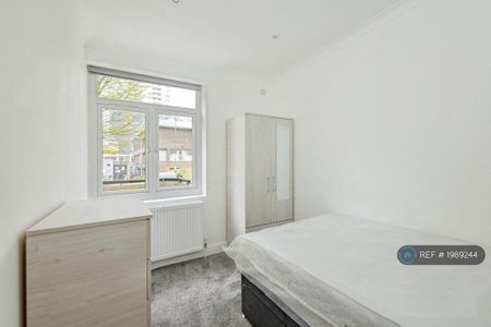 4 bedroom flat to rent - Photo 3