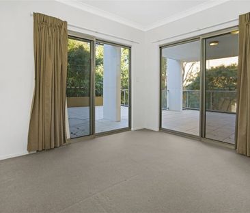 Spacious Ground Floor 2 Bedroom Apartment with Large Balcony plus P... - Photo 4