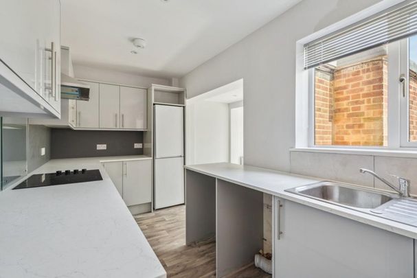 4 bedroom semi-detached house to rent - Photo 1