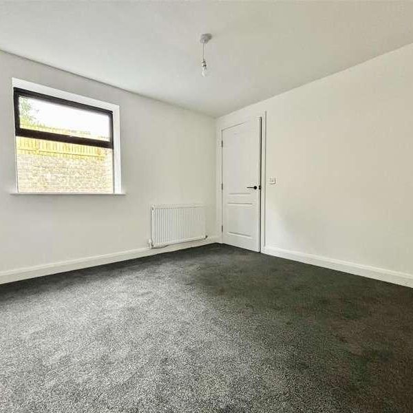 Kinder Close, Thornton, Bradford, BD13 - Photo 1