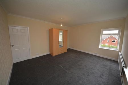 2 bedroom end of terrace house to rent - Photo 2