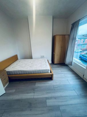 4 bedroom house of multiple occupation to rent - Photo 1