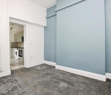 A lovely one bedroom garden flat to rent within walking distance to... - Photo 5