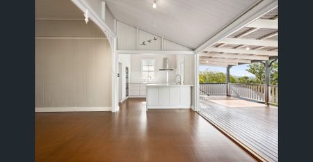 Stunning Cottage In Prime Location! - Photo 4