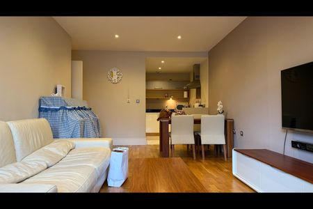 2 Bed Flat, Whitworth St West, M1 - Photo 2