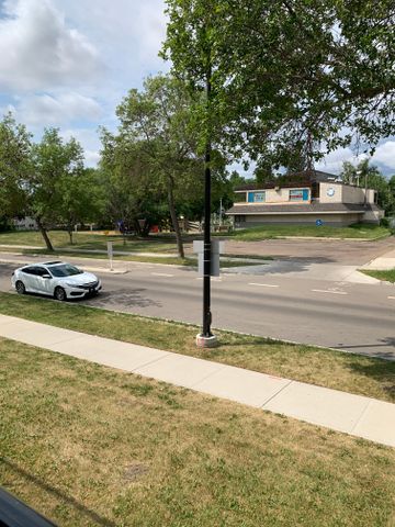 Sorrento Manor - Photo 2