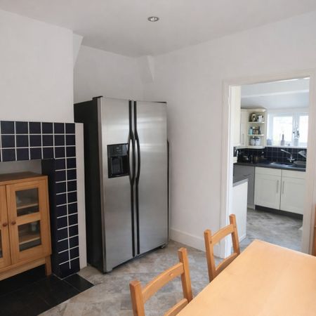 Room in a Shared House, Quicks Road, SW19 - Photo 3