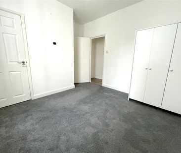 Southampton Street, Farnborough, GU14 - Photo 2