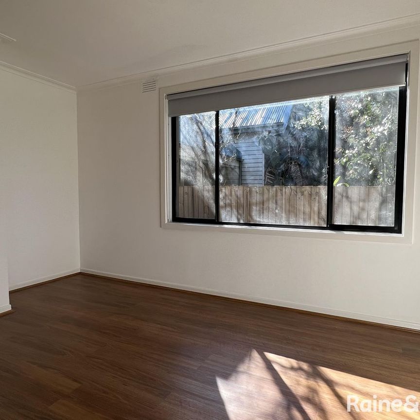 Spacious one bedroom unit - Photo 1