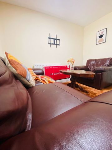 6 Bed Student Accommodation - Photo 2