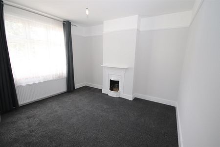 3 bedroom Semi-Detached House to let - Photo 4