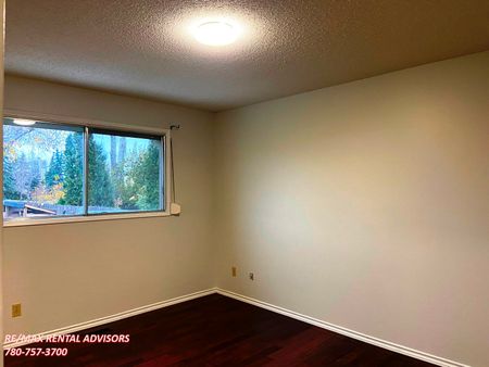 UPPER 6808 22 Avenue Northwest - Photo 3