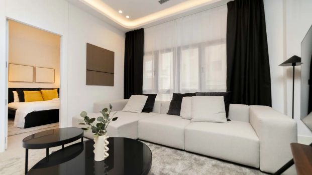4-bedroom apartment for rent in Cuatro Caminos. - Photo 1