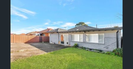 LIVING AT ITS BEST – SPACIOUS FAMILY HOME IN PRIME GREYSTANES LOCATION - Photo 2