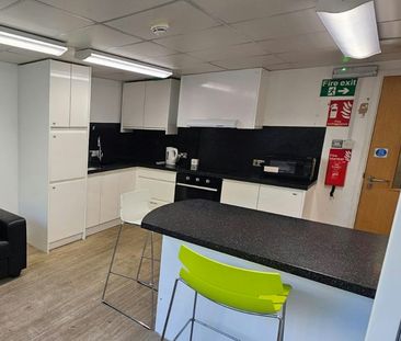 House share to rent on - Photo 1