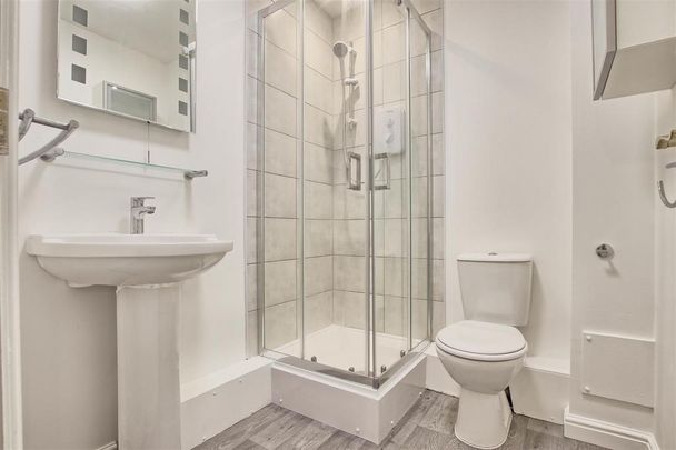 3 bedroom flat to rent - Photo 1