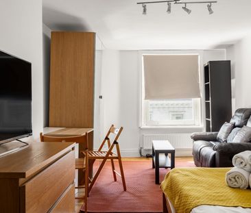 Studio Flat, Courtfield Gardens, SW5 - Photo 1