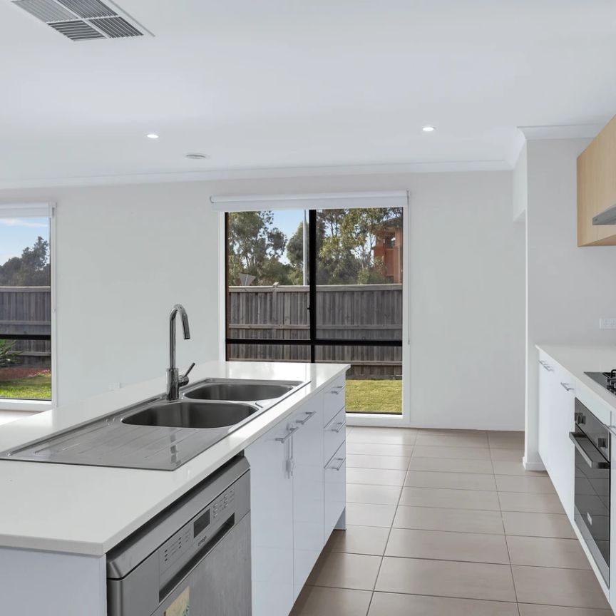 Modern And Low Maintenance Living - Photo 1