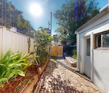 Charming Victorian Cottage with Country Ambience on Leafy Errol Street - Photo 5