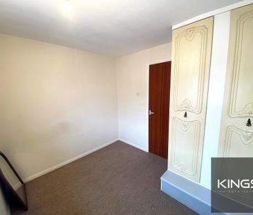 4 bedroom semi-detached house to rent - Photo 5