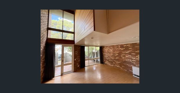 Quiet, Low-Maintenance Living in Prime Essendon Pocket - Photo 1