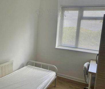 6 bedroom semi-detached house to rent - Photo 3