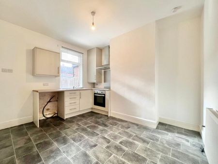 3 bedroom House To Let - Photo 5