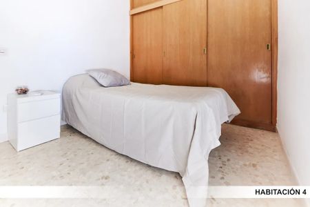 Calle Farmaceútico Murillo Herrera, Sevilla, Andalusia 41010 - Photo 2