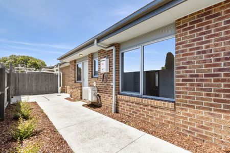 Modern Comfort & Convenience - Secure Two Bedroom Unit - Photo 5