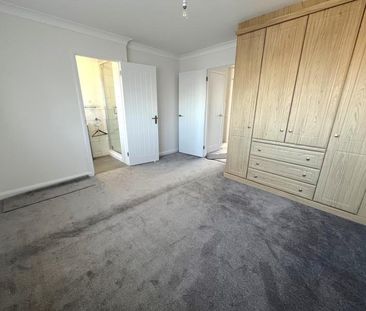 Woodger Close, Guildford - 3 bedrooms Property for lettings - Seymours - Photo 3