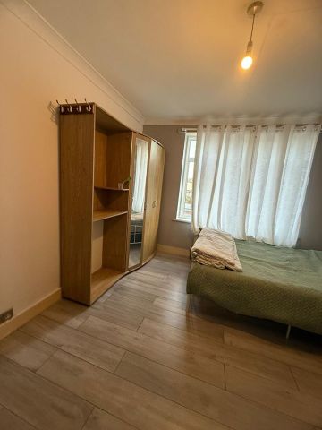 Room in a Shared House, Eastern Avenue, IG4 - Photo 5
