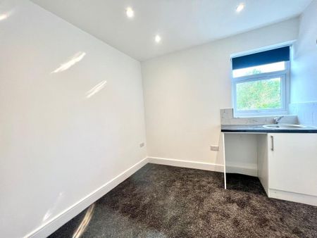 8 bedroom detached house to rent - Photo 4