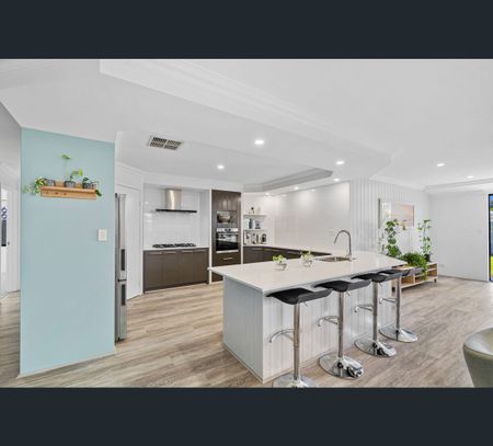 13 Carissa Turn, Halls Head, WA 6210 - Photo 3