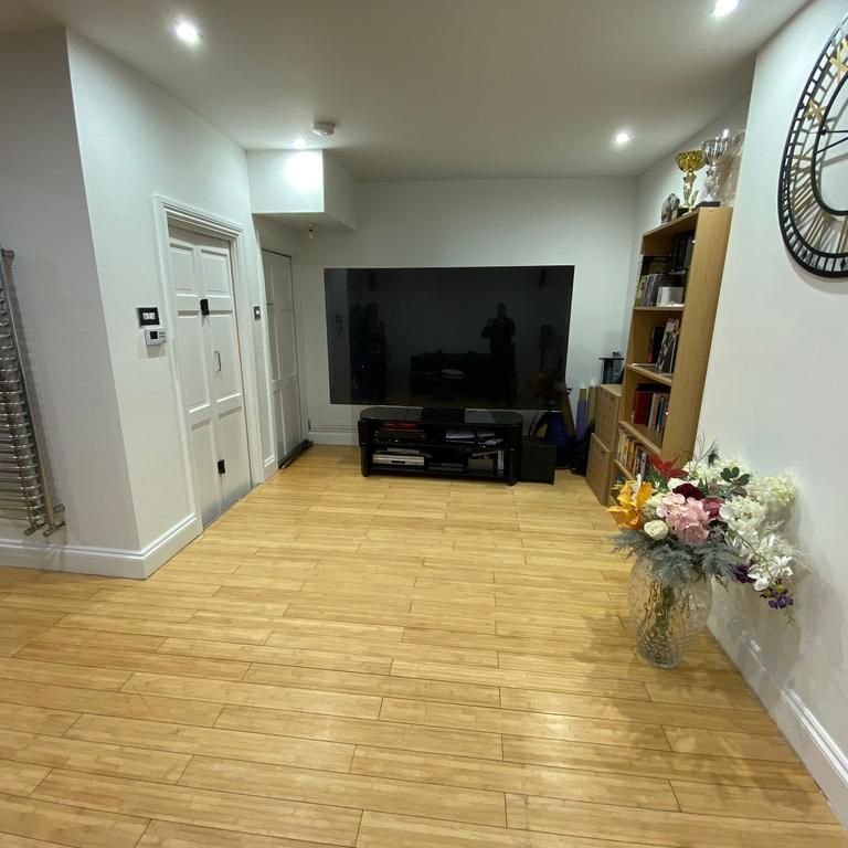5 bedroom semi-detached house to rent - Photo 1