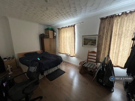 3 bedroom terraced house to rent - Photo 5