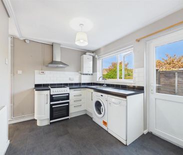 2 bedroom maisonette to rent - Photo 2