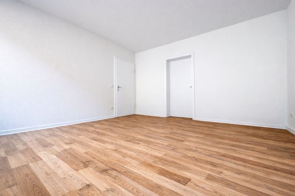 FRISCH RENOVIERTE 4-ZIMMERWOHNUNG MIT BALKON IN KREFELD ZU MIETEN! - Photo 1