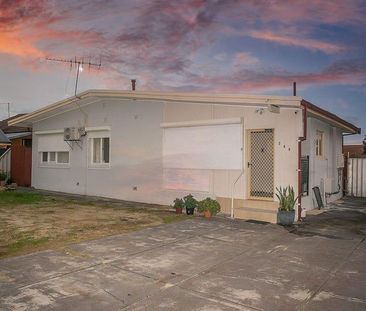 Family Living with Space, Style & Convenience - Photo 5