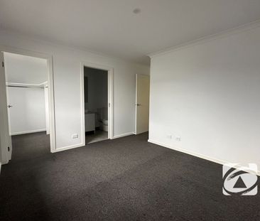 COMFORTABLE LIVING IN A CONVENIENT LOCATION - Photo 5