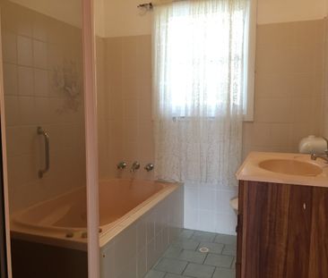 Spacious 3-bedroom home - Photo 5