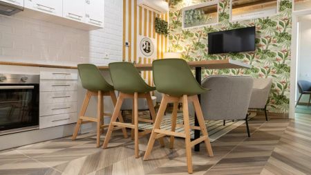 Room in a shared 4-bedroom apartment for rent in l'Antiga Esquerra de l'Eixample (Professionals only, couples allowed, students allowed) - Photo 5