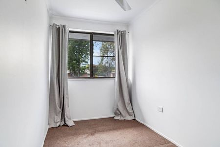 Beautiful Two-Storey Brick Home - Photo 4
