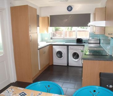 1 bedroom in a house share to rent - Photo 6