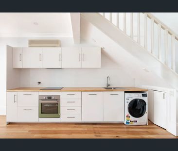 UNIQUE TRI-LEVEL RESIDENCE & CREATIVE SPACE - Photo 3