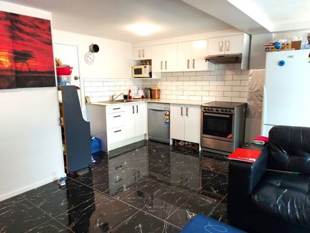 HILLSBOROUGH, 2 BEDROOMS - Photo 4