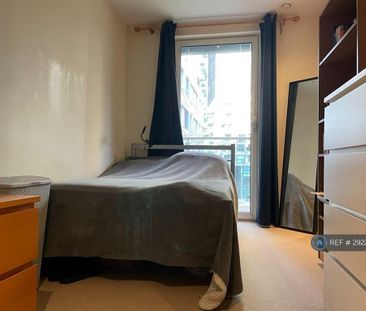 1 bedroom in a flat share to rent - Photo 2