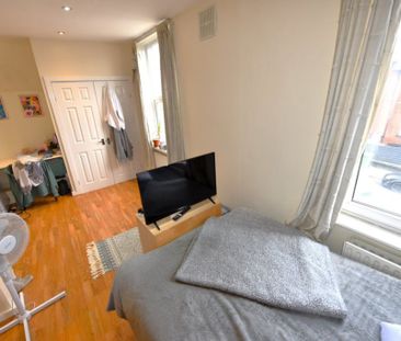 3 bedroom House in Haddon Avenue, Leeds - Photo 4