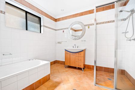 Spacious Family Home Offering Comfort, Style & Convenience - Photo 3